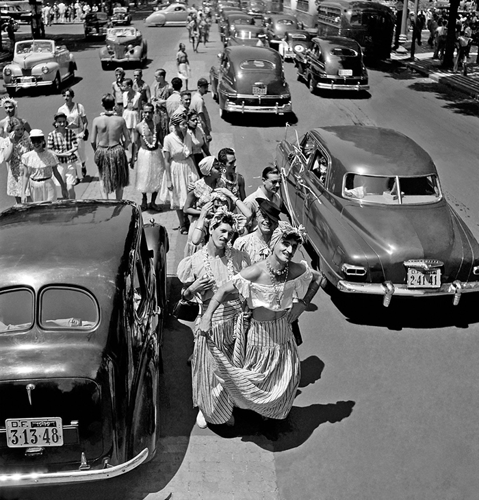 Carnaval de rua nos anos 50 (Foto: Marcel Gautherot)
