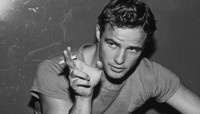 Ícone da beleza e rebeldia dos anos 50, Marlon Brando completaria 92 anos -  Universo Retrô