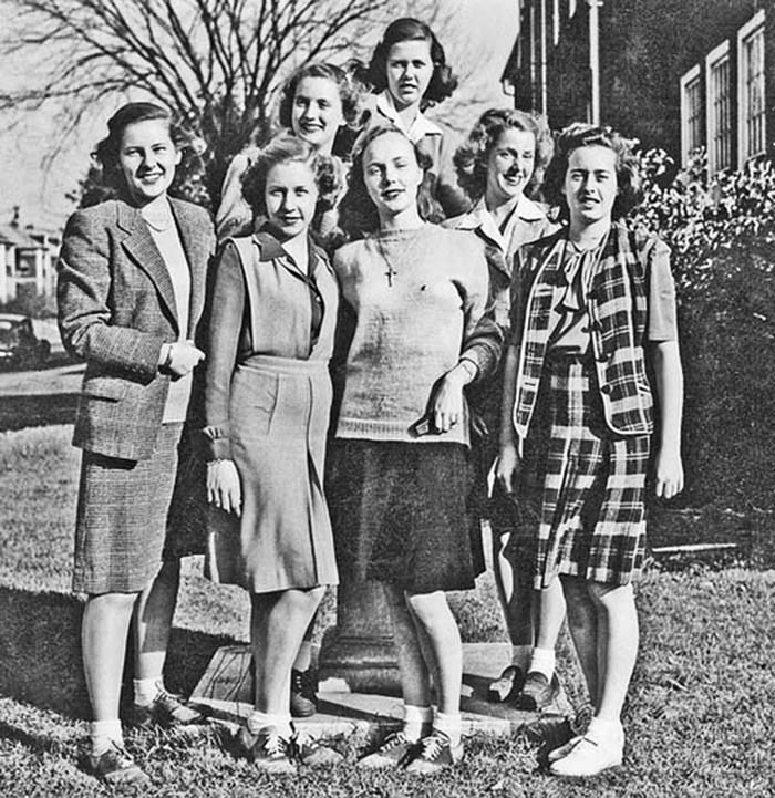 Mulheres usando Oxford nos anos 40 | Foto: Reprodução