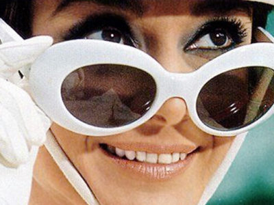 Audrey Hepburn com óculos OG