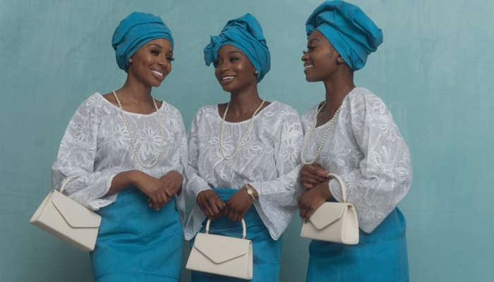 Mulheres prestas inspirada na moda iorubá dos anos 60