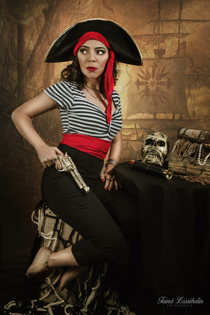 Editorial fotográfico com temática pirata