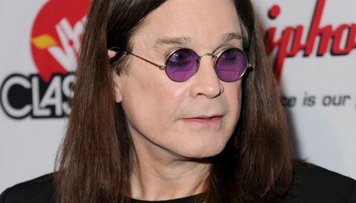 Ozzy Osbourne é adepto da armação de óculos redondo