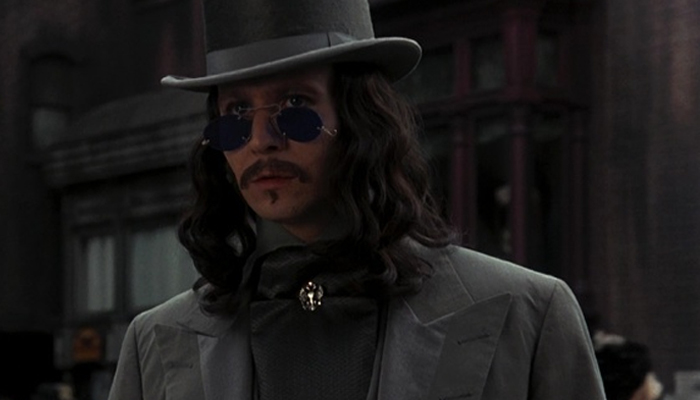 O ator Gary Oldman como Conde Vlad e o clássico óculos icônico do cinema