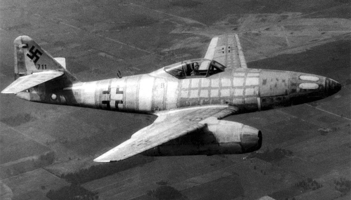 O Me 262 foi o primeiro caça a jato a entrar em serviço durante a 2º Guerra Mundial
