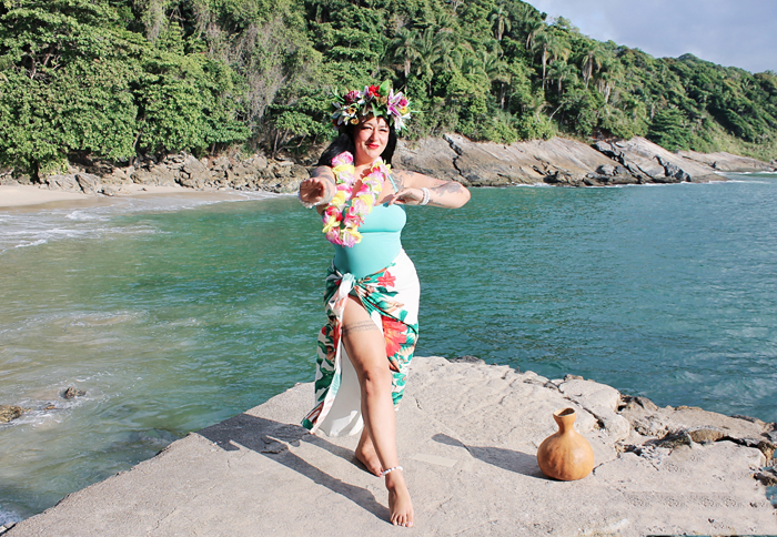 Ensaio tropical inspirado nas mulheres da Polinésia