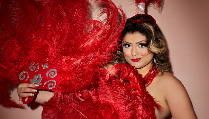 Rainha do burlesco, Tempest Storm emerge da aposentadoria para