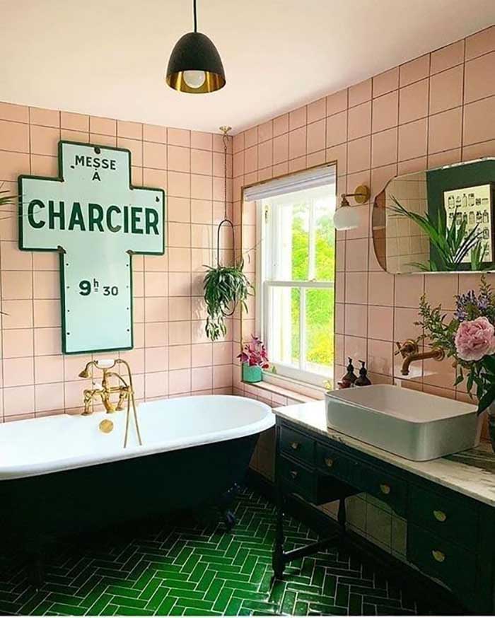 Banheiro rosa e verde