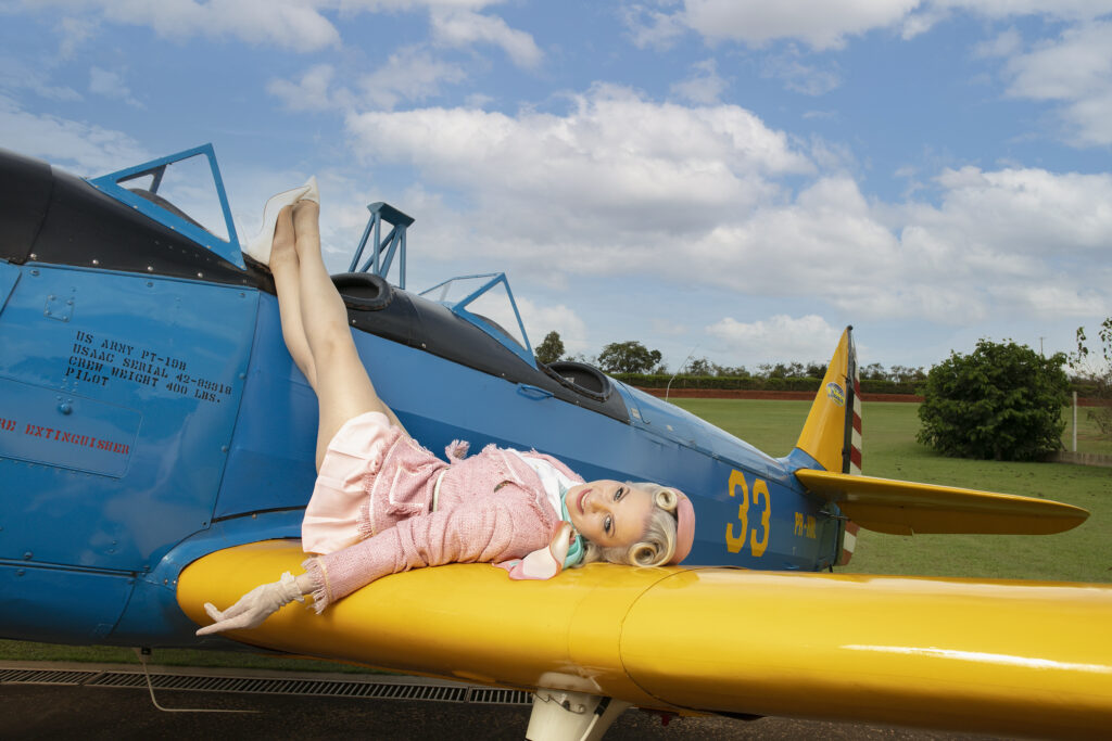 Pin-Up aviadora patinadora