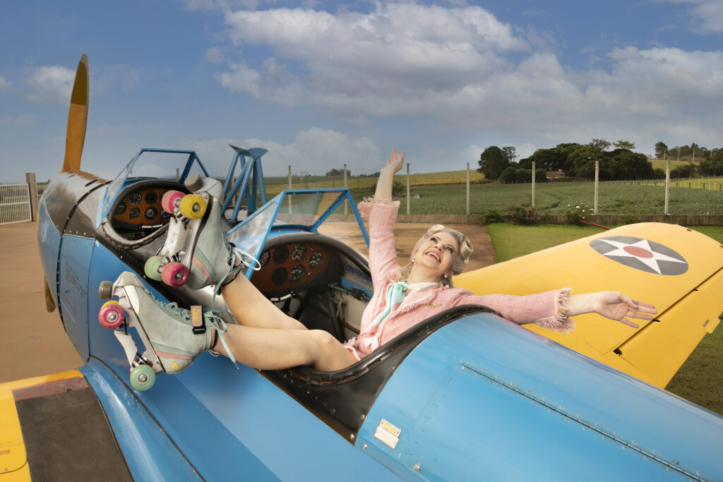 Pin-Up aviadora patinadora